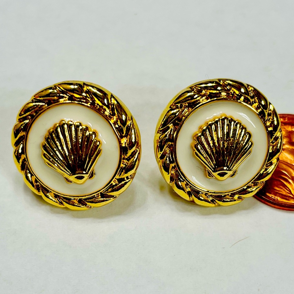 EUC Lilly Pulitzer Shell Earrings